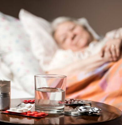 2017-01-10-1484074999-9190725-sstock_542998801_bedside_table_600p