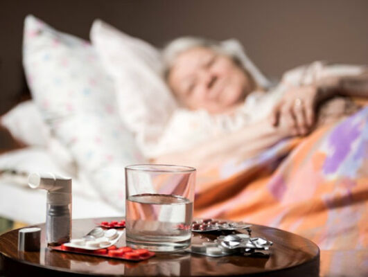 2017-01-10-1484074999-9190725-sstock_542998801_bedside_table_600p