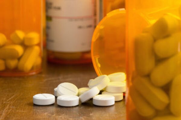 Opioids_shutterstock_343682381_400p